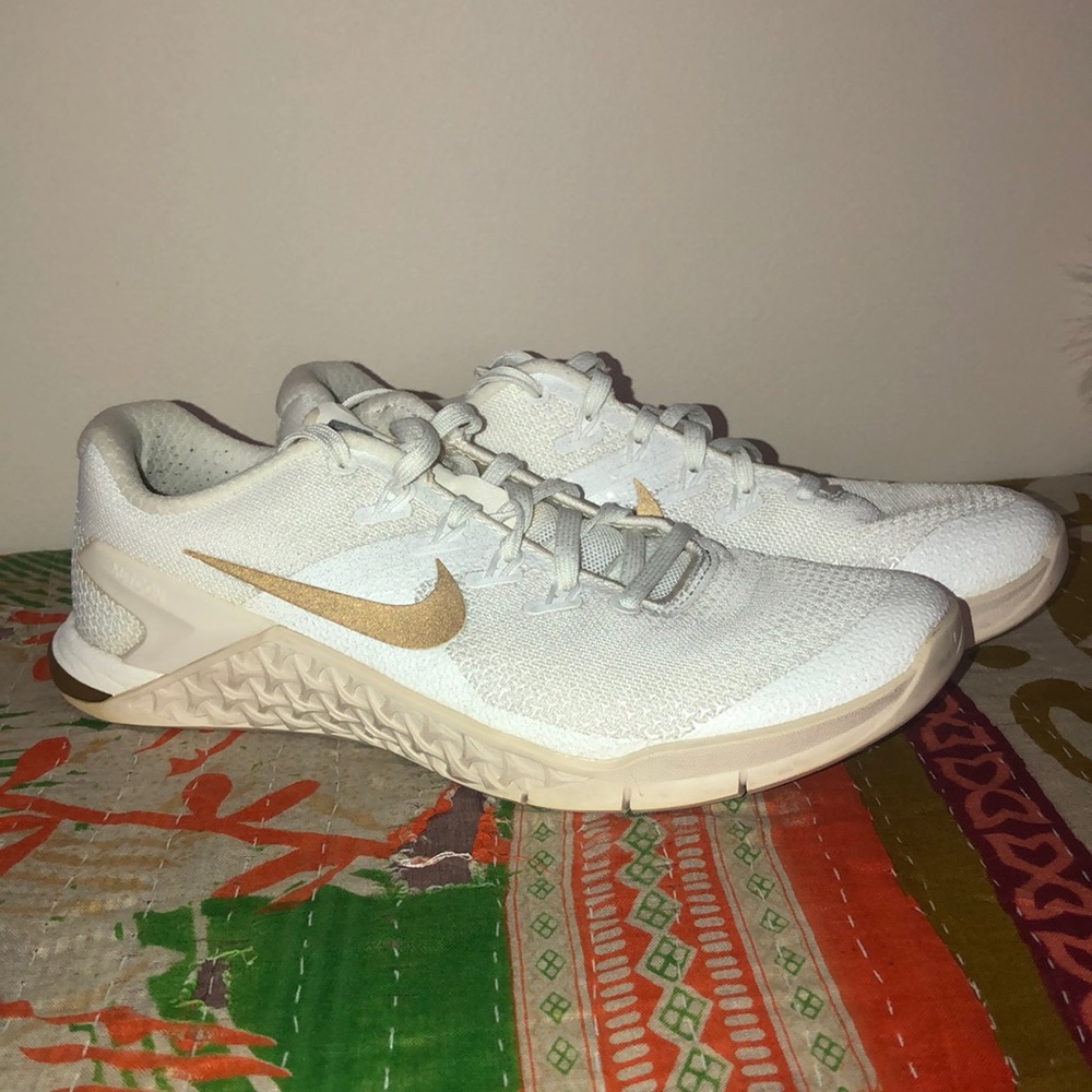 NIKE METCONS